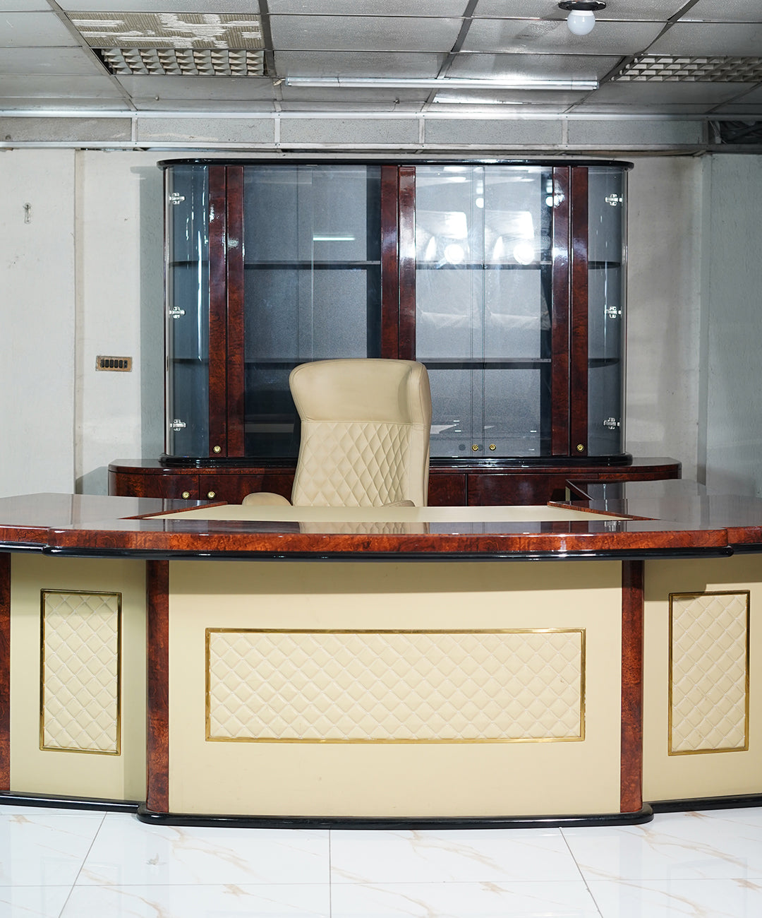 Grand Executive Desk Set with Luxury Finish